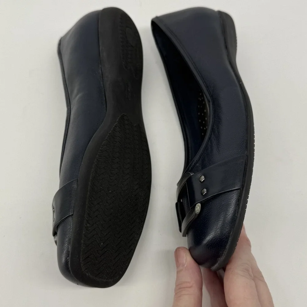 Trotters Navy Leather Flats Buckle Accent Comfort Slip On Classic Workwear Sz 7